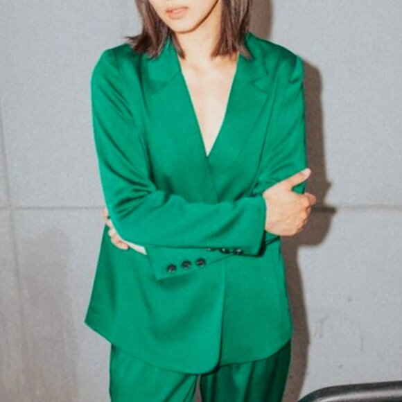 Tailored "Bebe" Blazer - Picture 1 of 3